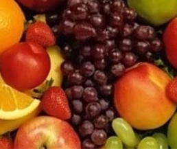 هل تناول الفاكهة يزيد من وزن الإنسان؟