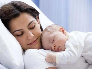 حاجة الأطفال إلى النوم بجانب أمهاتهم حتى سن الثالثة