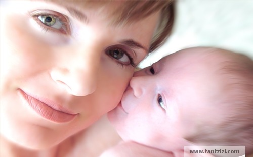 ما العلاقة بين حنان الأم ودماغ الطفل؟