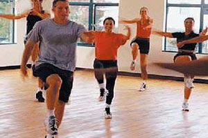 حركات رياضية أثناء الحياة اليومية العادية .. تعيد النشاط للجسم