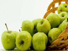 التفاح وقشره مفيد لمرضى هشاشة العظام