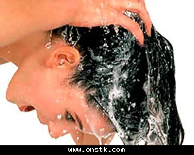 غسل الشعر بطريقة صحيحة – طريقة غسل الشعر