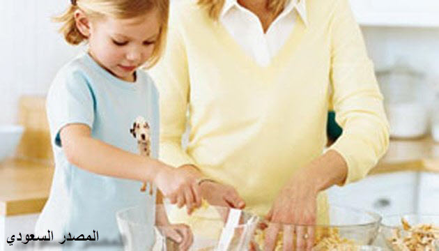 تربية الاطفال,كيف تعلمى طفلك الطبخ